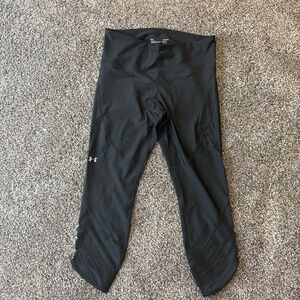 NWOT Under Armour L Compression Capris Leggings Heat Gear Cut-Outs Black Womens